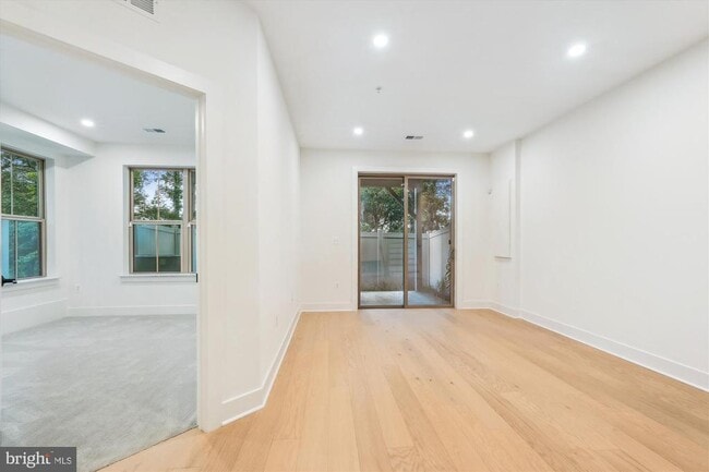 Building Photo - 10113 Dalmatian St