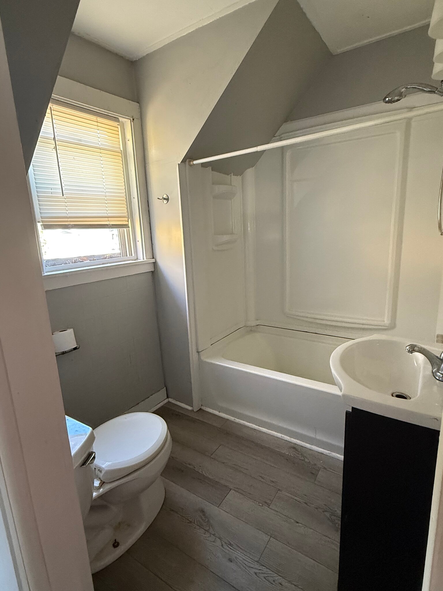 Building Photo - 56 Long St