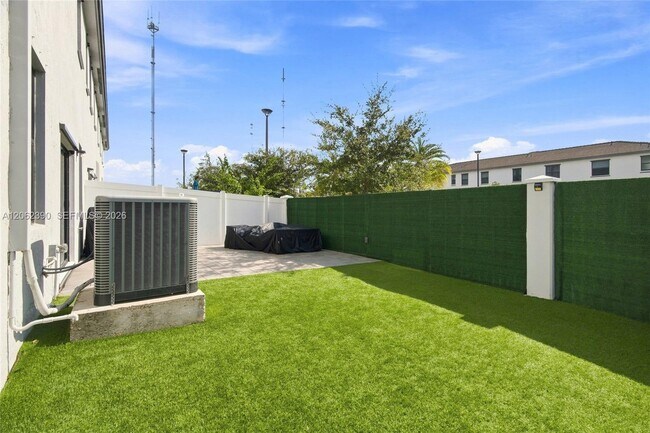Building Photo - 20369 NW 5th Ct