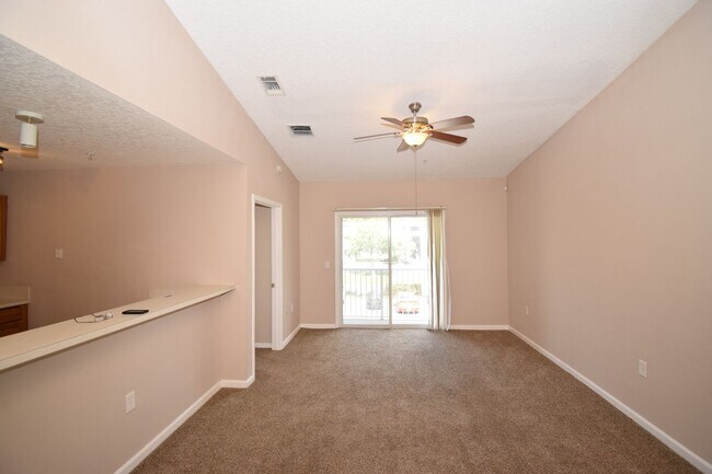 Building Photo - WOW! 2/2 in Merrill Pines Gated Community