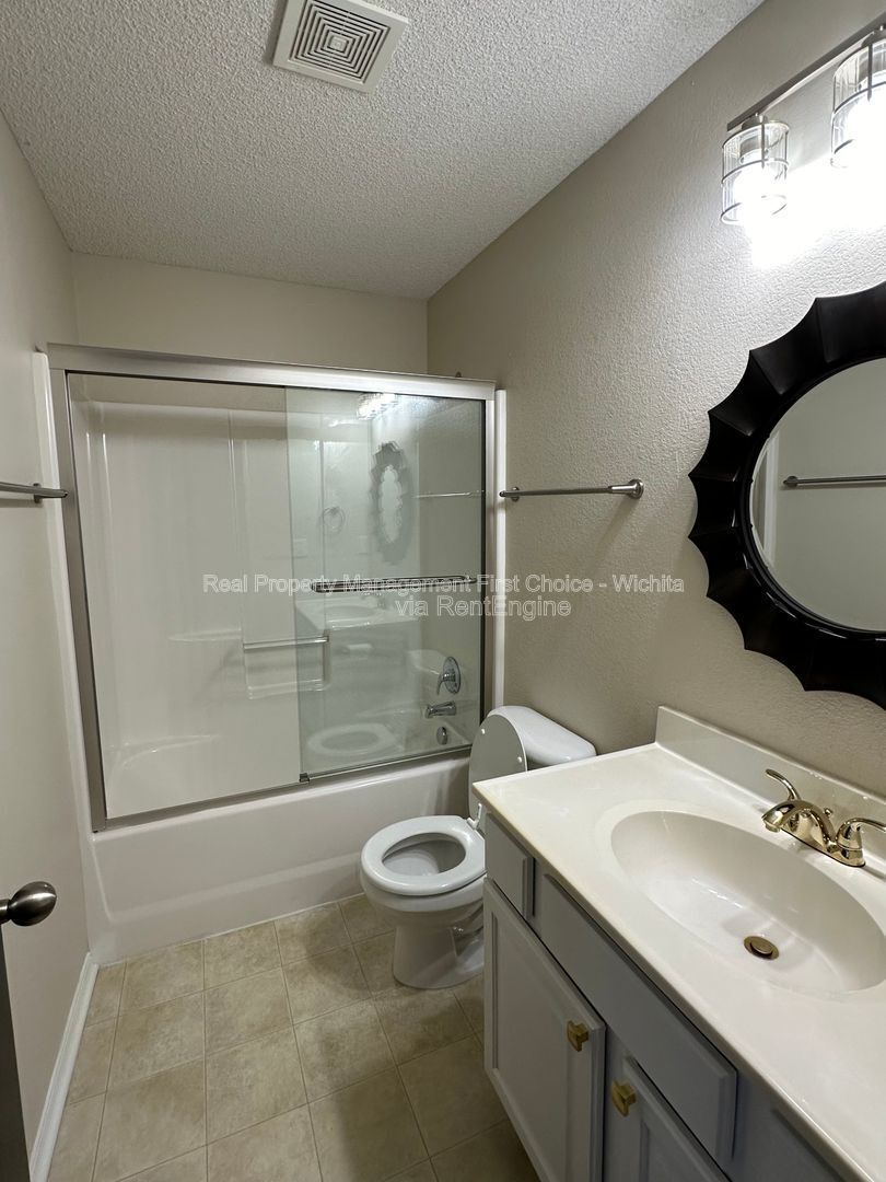 Building Photo - 748 Reflection Lake