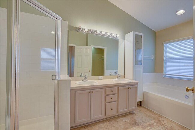 Building Photo - 13298 Thoroughbred Loop