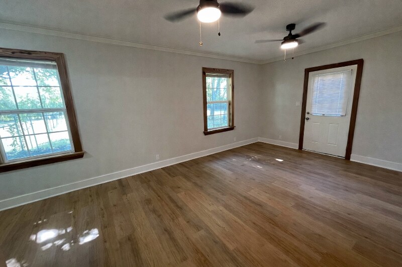 Building Photo - 604 12th St SE