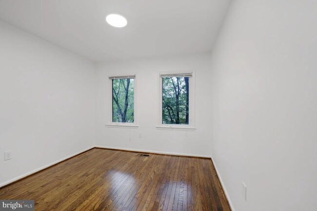 Building Photo - 6929 Mclean Park Manor Ct