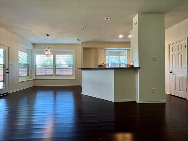 Building Photo - 9705 Hickory St