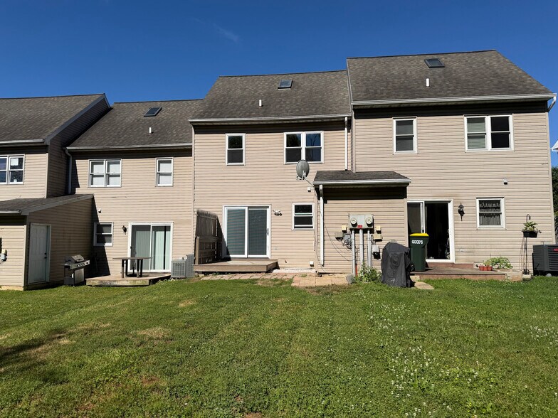 Building Photo - 17 Pheasant Ln