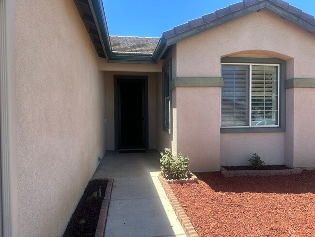 Building Photo - Single Story cul-de-sac 3Beds/2Bath Home i...