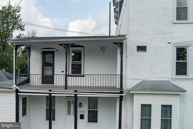 Building Photo - 324 4th Ave