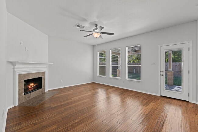 Building Photo - Spacious 3-Bedroom Home in Lakeshore with ...