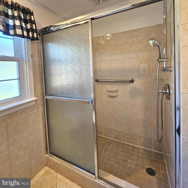 Building Photo - 5940 6th St