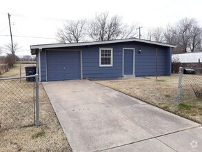 Building Photo - 3 Bedroom 1 Bath 1 Car Garage / Remodeled