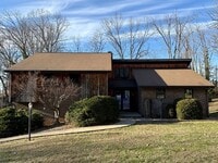 Building Photo - 3 Bedroom 2 Bathroom Home in Kingsport, TN