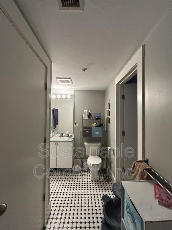 Building Photo - 28 Adams St