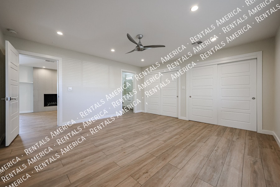 Building Photo - 105 E Hermosa Dr