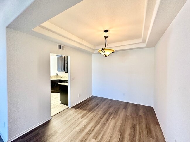 Building Photo - Beautiful Upstairs Condo Unit in the Priva...