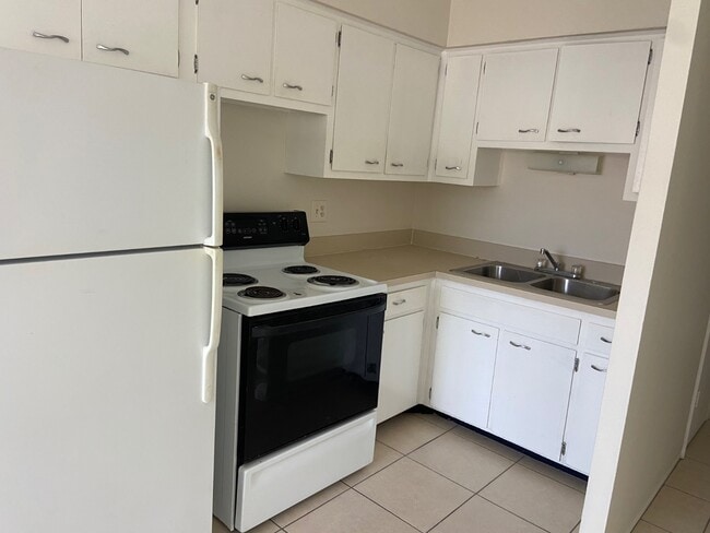 Building Photo - 997 Sunrise Dr