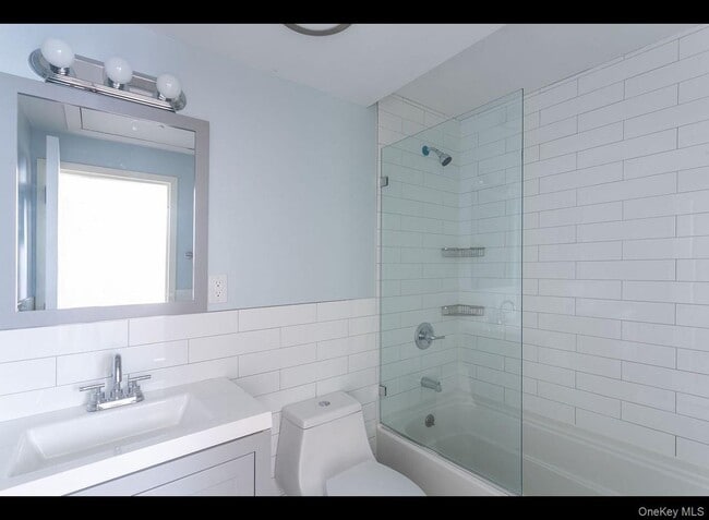 Building Photo - 1062 Clay Ave