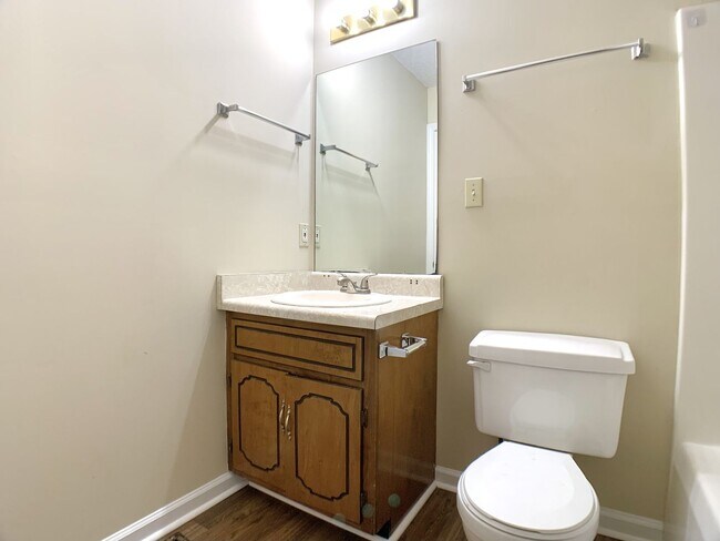 Building Photo - 236 Moncrest Dr