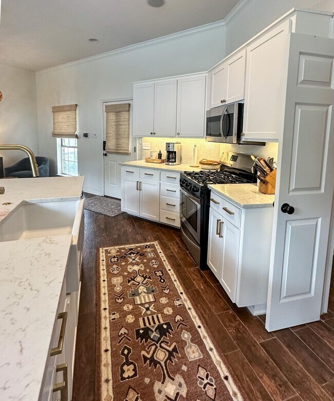 Building Photo - *** Lake Austin House * Waterfront * Lush 2 Acre Yard w/ Boat Dock * Pet Friendly * Fully Furnish...