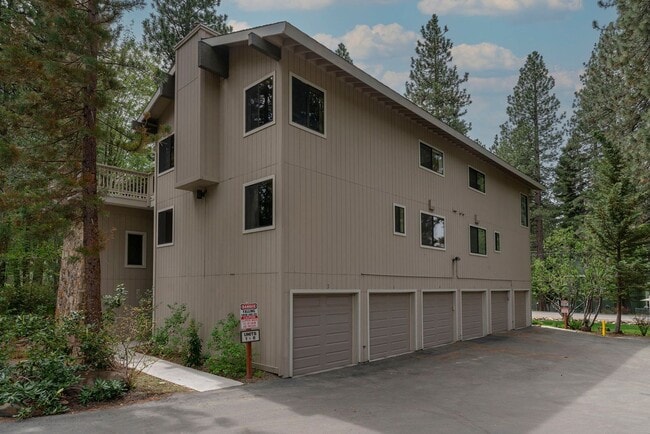 Building Photo - Incline Village: Condo - 3 Bedrooms, 2.5 Bathrooms, Garage, Walk to Lake / Hyatt / Restaurants / ...