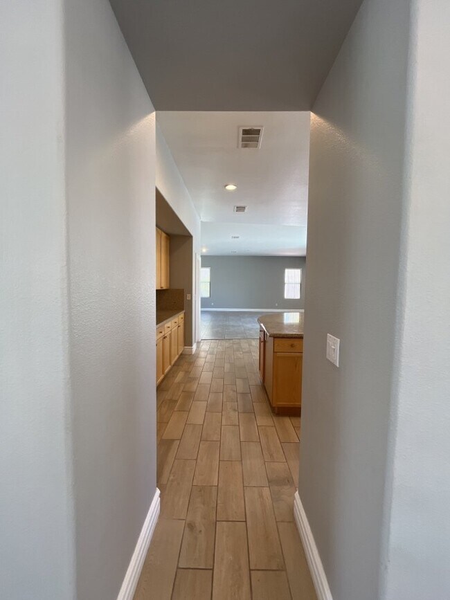 Building Photo - Stunning 2 story, 5-bedroom home in Rhodes Ranch