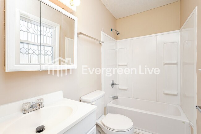 Building Photo - 118 Peachtree Ln