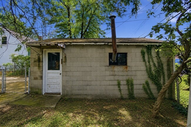Building Photo - 3267 Walmar Dr