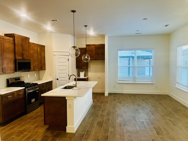 Building Photo - 251 Kristen Ln