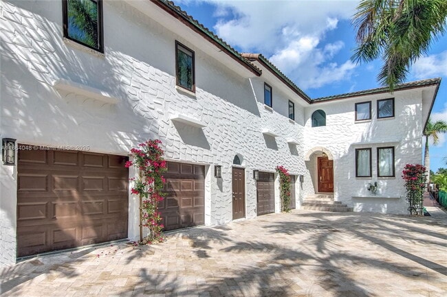 Building Photo - 257 N Coconut Ln