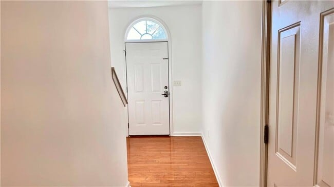 Building Photo - 6243 Shoreview Cir