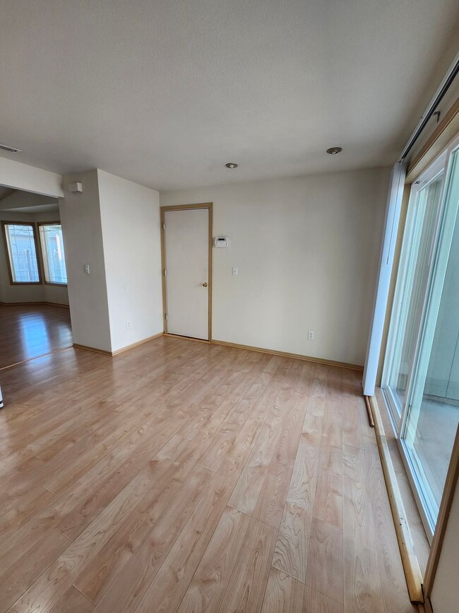 Building Photo - 9704 Welsh Dr