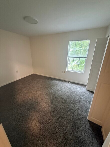 Building Photo - 382 Woodstock Ln