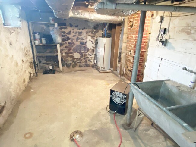 Building Photo - 2 BR Ranch Style Home with 1-Car Detached Garage