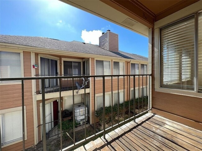 Building Photo - 12400 Overbrook Ln