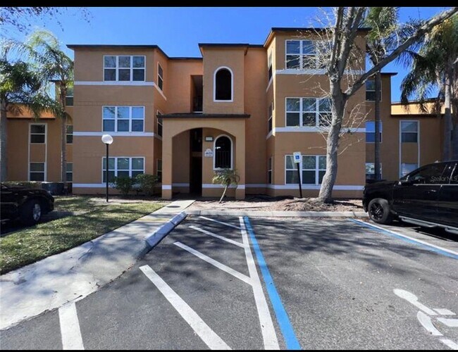 Building Photo - 4658 Commander Dr