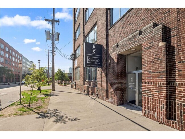Building Photo - 901 N 3rd St