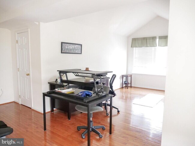 Building Photo - Ashburn Oasis: Your Luxurious Retreat