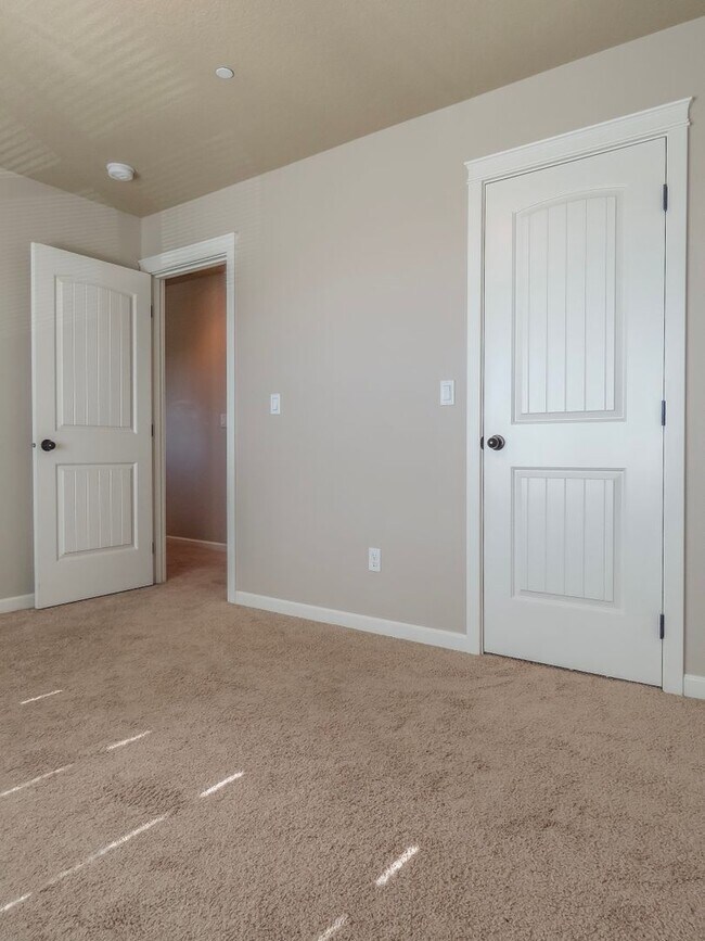 Building Photo - 3 Bedroom Corner lot Coming Soon in Carlton !