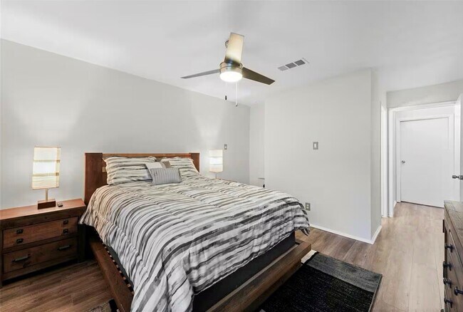 Building Photo - 1920 Augusta Dr