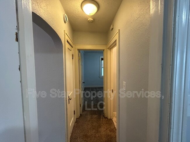 Building Photo - 207 E Spruce St