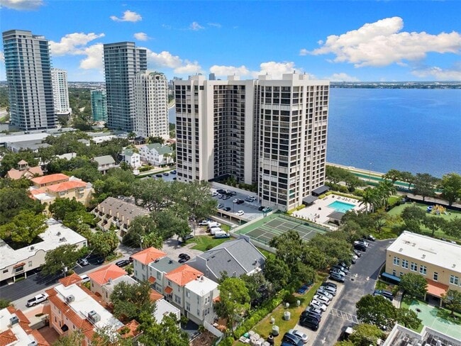 Building Photo - 3010 W Grovewood Ct