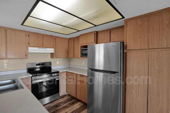 Building Photo - 8155 E Roosevelt St