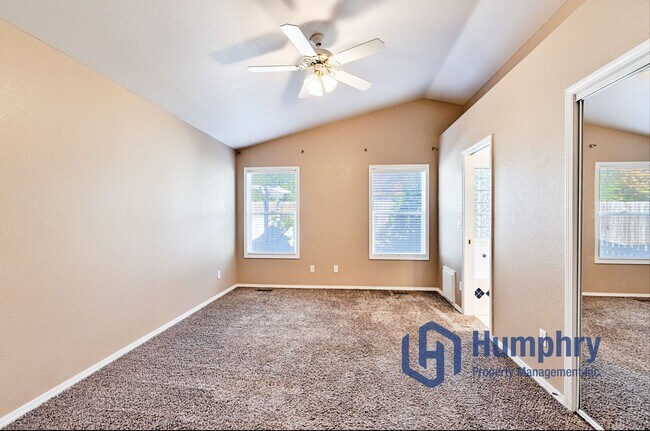 Building Photo - Charming home minutes from Settler's Park