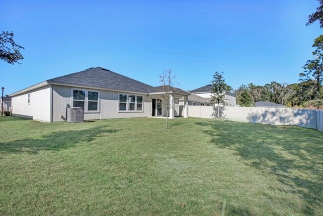 Building Photo - Move-In Ready 4BR Home. Split Floor Plan. 2-Car Garage & Pet Friendly!