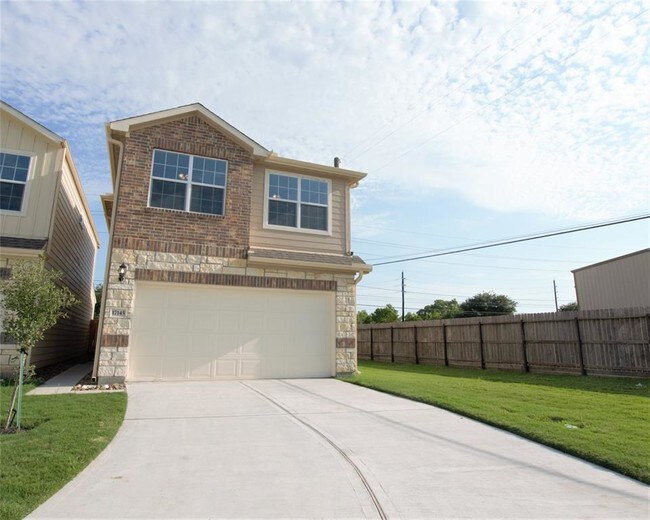Building Photo - 17145 Wilthorne Garden Ct