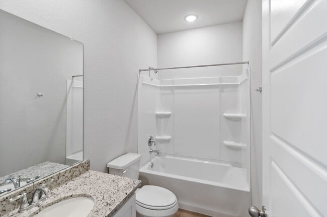 Building Photo - Luxury 4/2.5  Duplex in Buda TX!