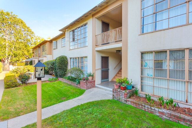 Building Photo - 1401 N Los Robles Ave