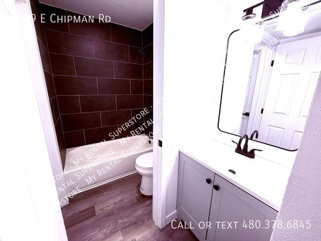 Building Photo - 1009 E Chipman Rd