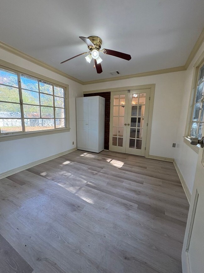 Building Photo - Beautiful 4 bedroom/ 2 bath home with Central Air&Heat