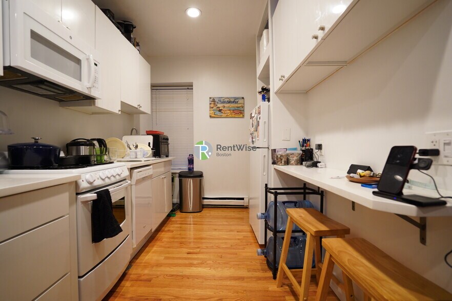 Building Photo - 57 Westland Ave